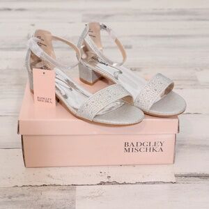 Badgley Mischka Girls Rhinestone Open Toe Sandals 4  Silver Glittery NEW